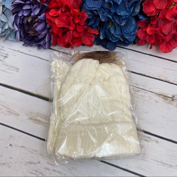 Infant/Baby White Hat with Pom Pom & Ring Scarf - Picture 11 of 12